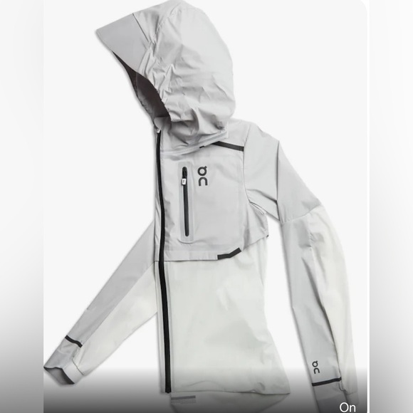 NWT On cloud windbreaker - Picture 5 of 5